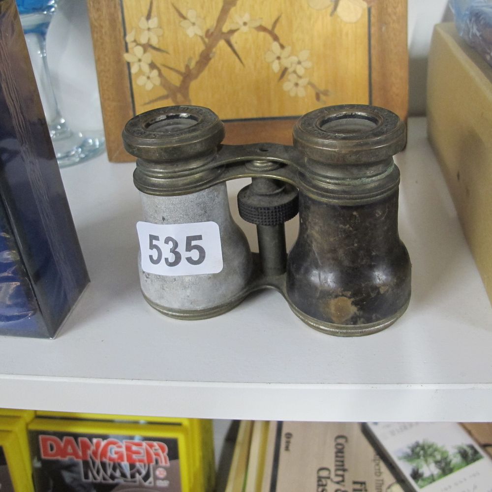 Lot 535: Antique opera glasses A/F