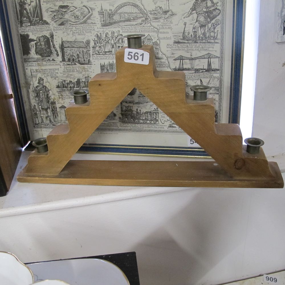 Lot 561: Christmas candle arch
