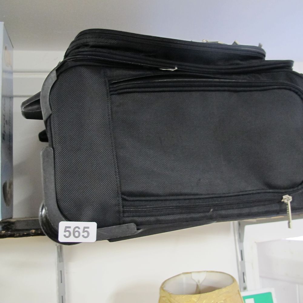 Lot 565: Case