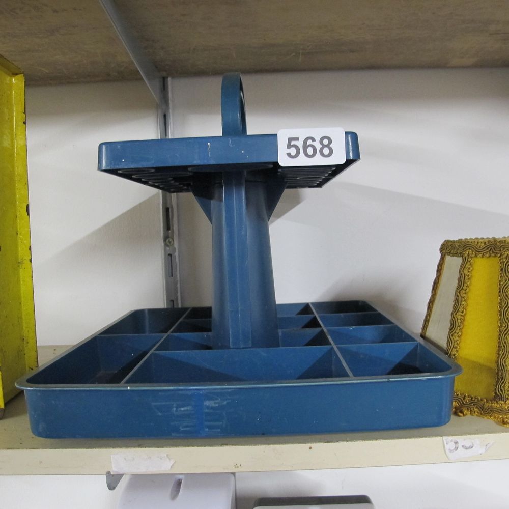Lot 568: Tool tray
