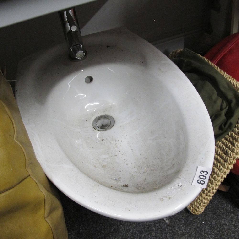 Lot 603: Bidet