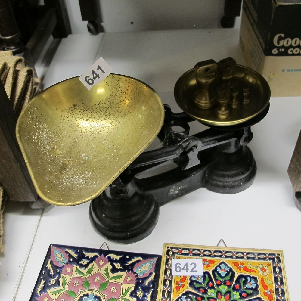 Lot 641: Vintage scales