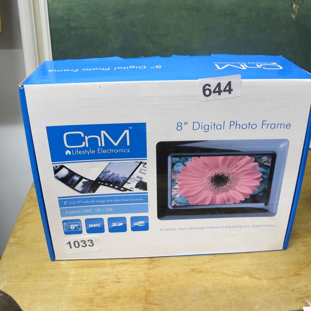 Lot 644: Digital photo frame