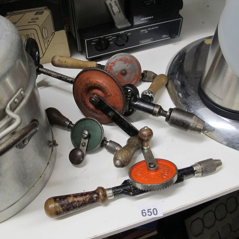 Lot 650: Qty of hand drills