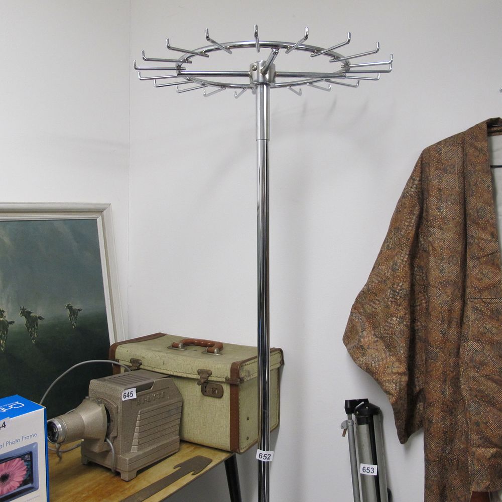Lot 652: Coat rack