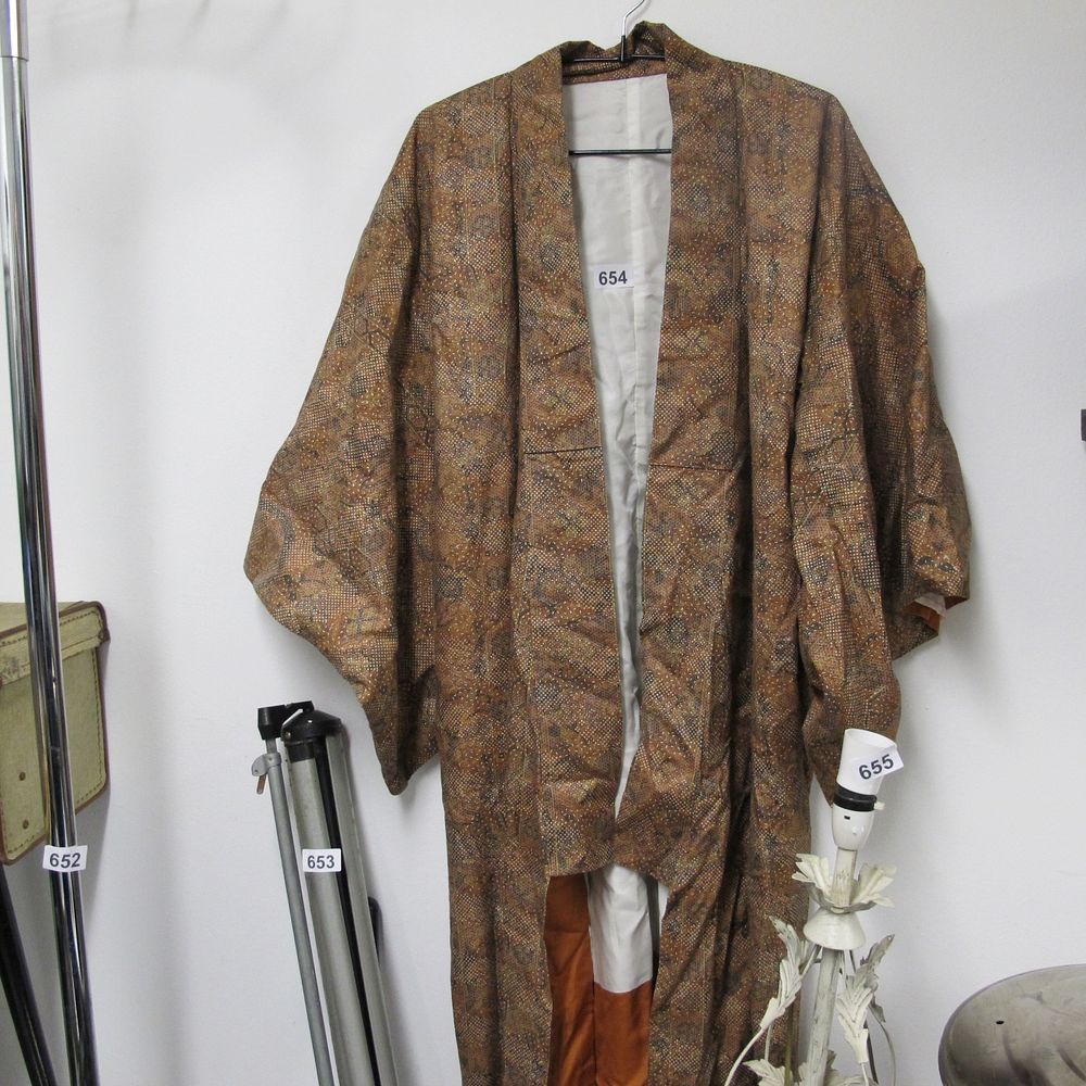 Lot 654: Quality dressing gown