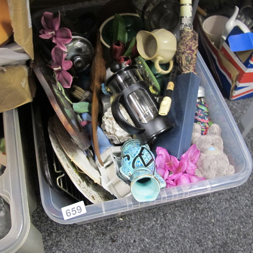 Lot 659: Box of misc
