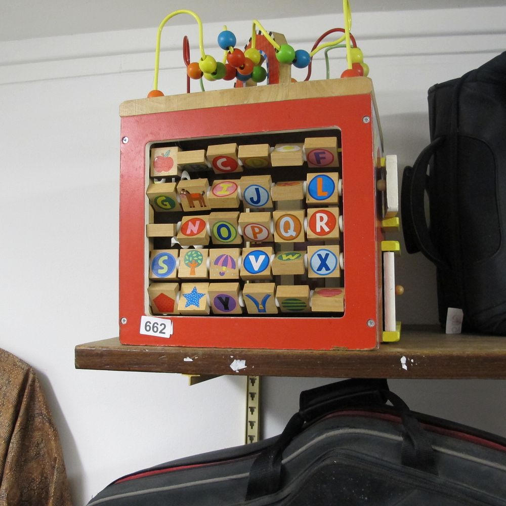 Lot 662: Kids activity cube