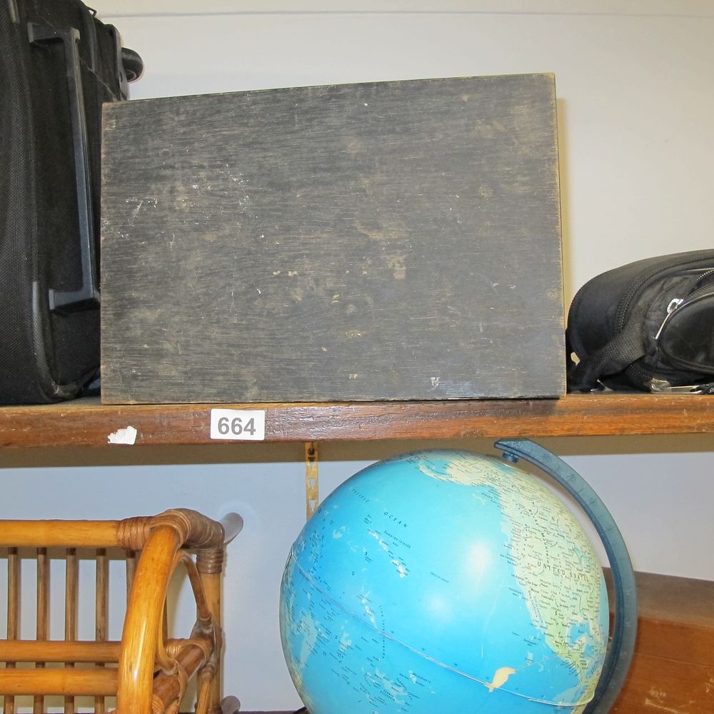 Lot 664: wooden box