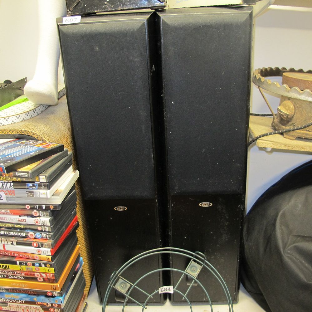 Lot 687: 2 speakers