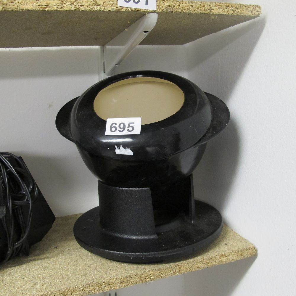 Lot 695: Fondue dish
