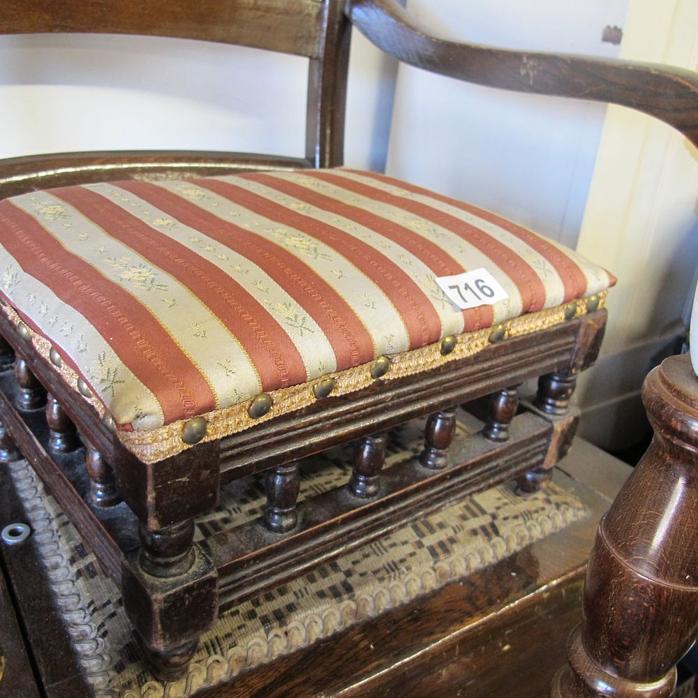 Lot 716: Foot stool