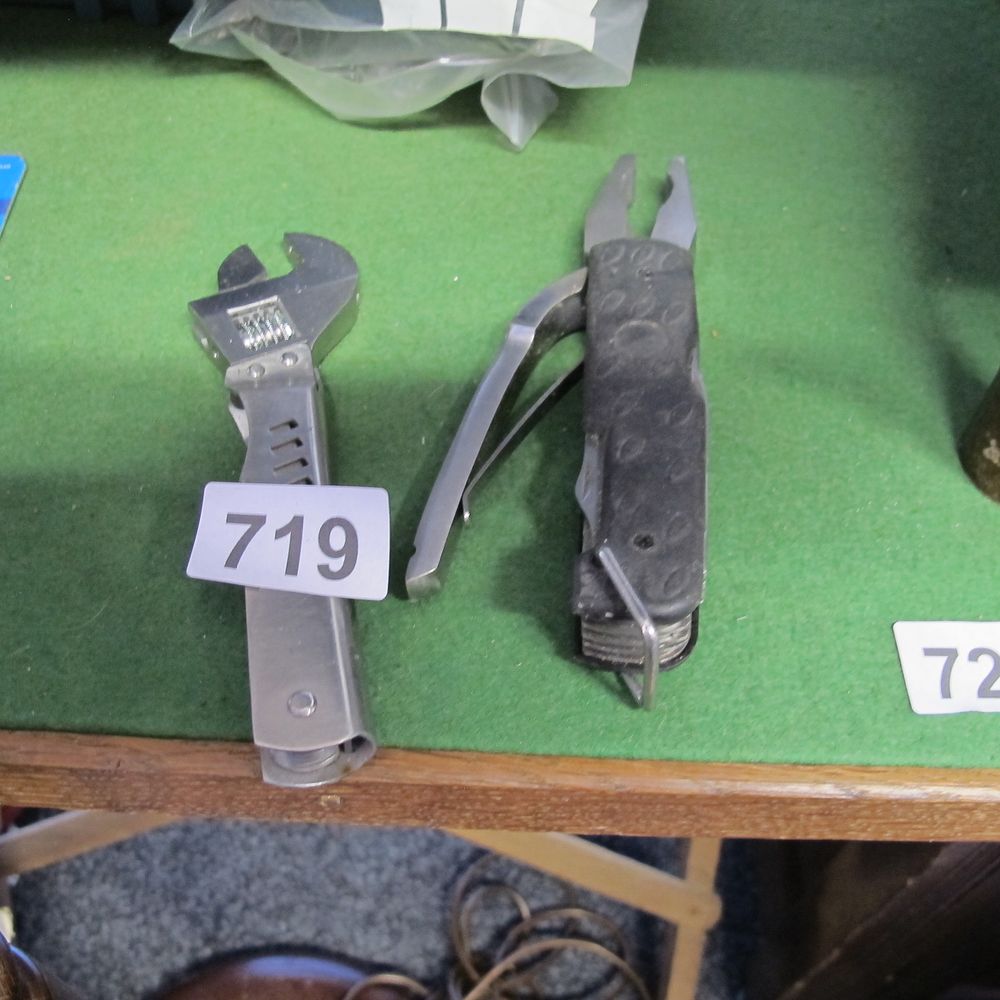 Lot 719: Multi tools