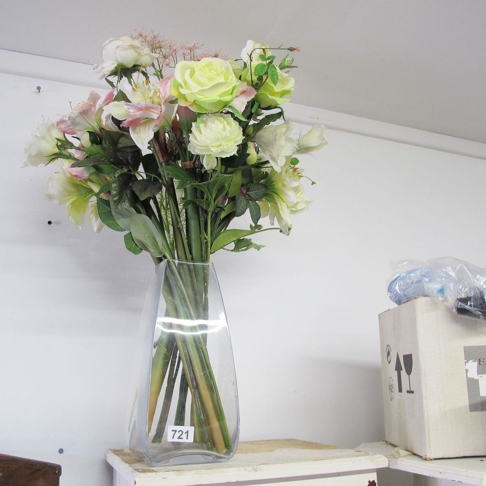 Lot 721: Vase and artificial flowers