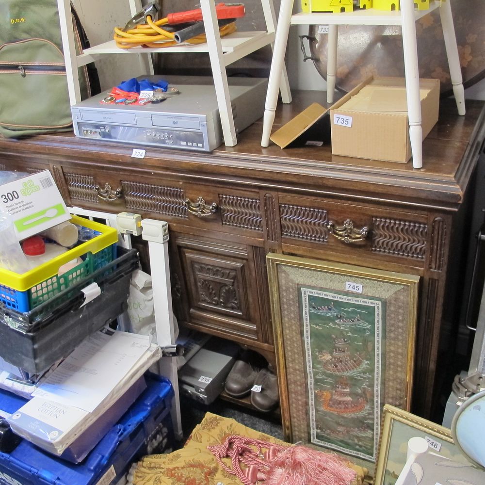 Lot 724: High quality antique side board