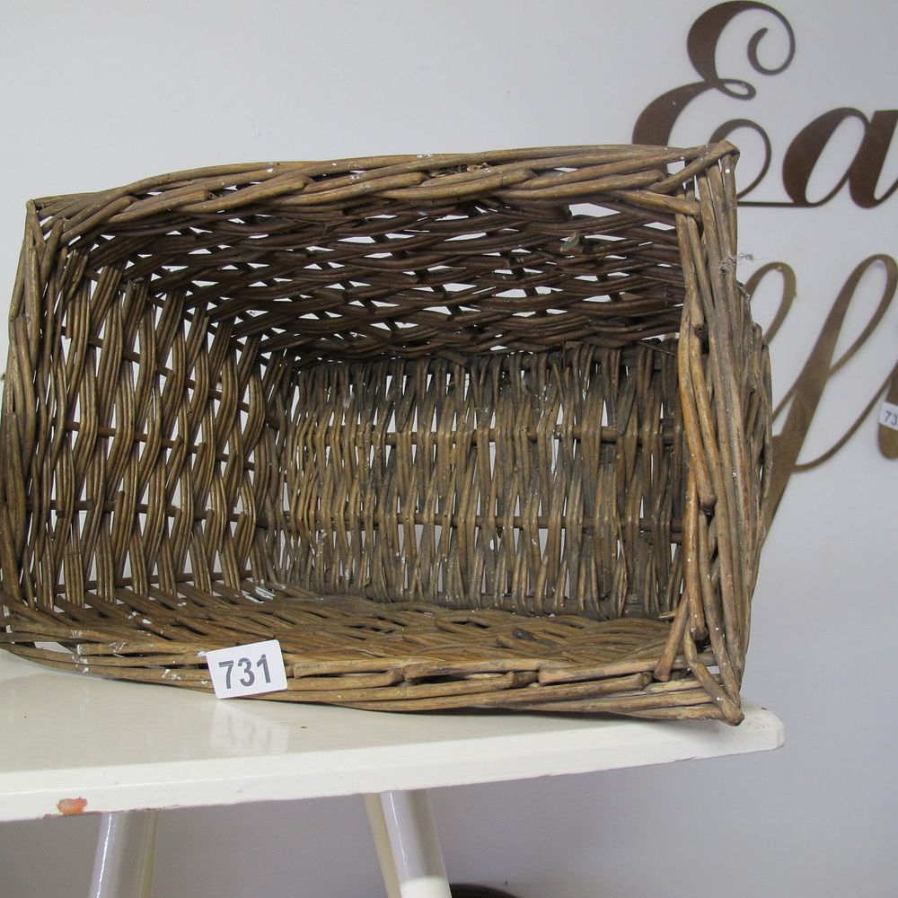 Lot 731: Wicker basket