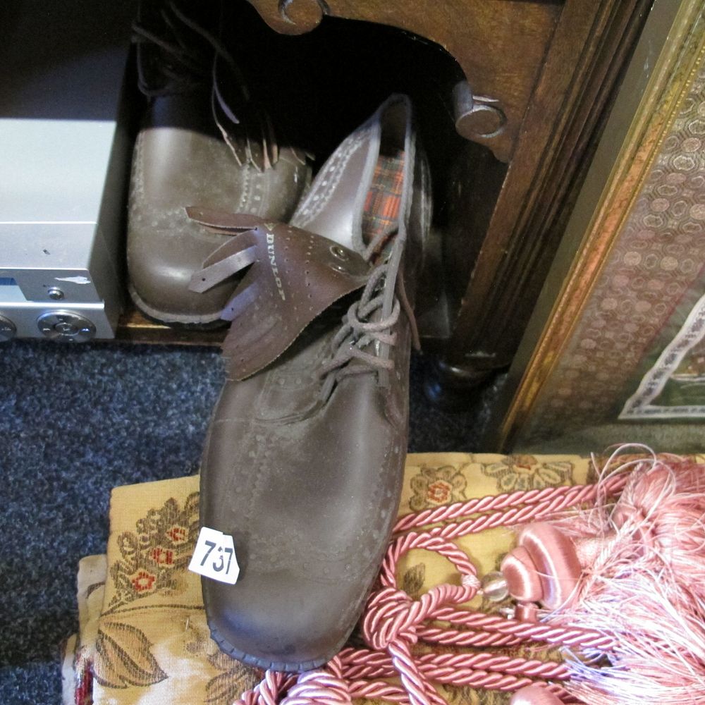 Lot 737: Pair of golf shoes