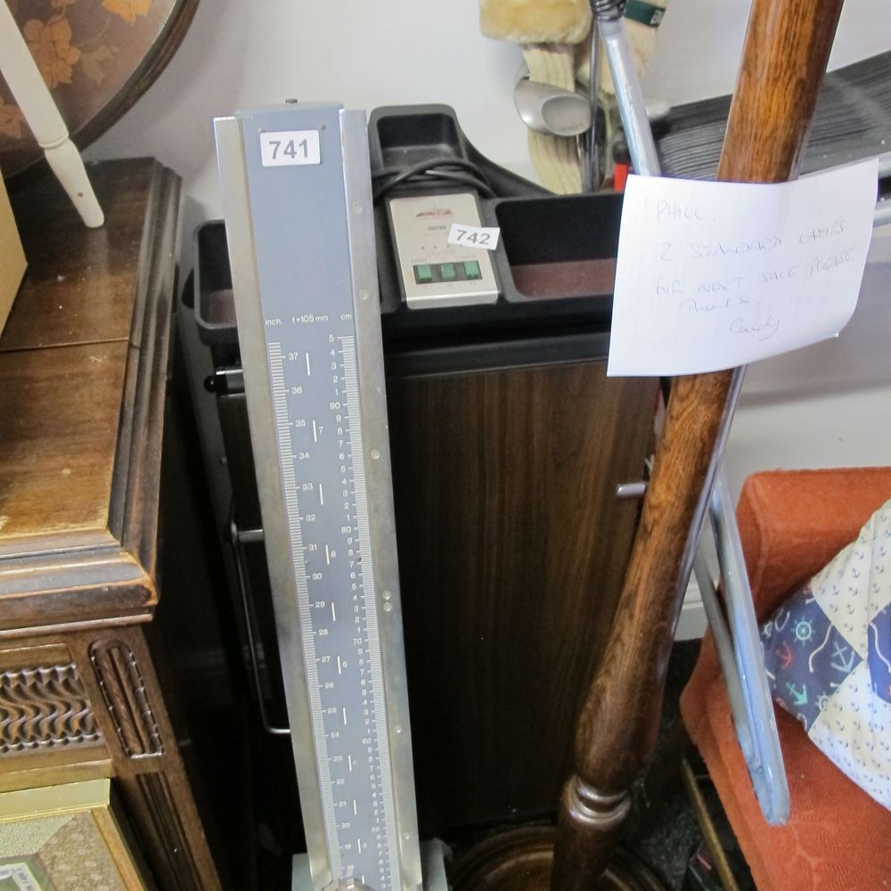 Lot 742: Trouser press - ideal Christmas present for the...