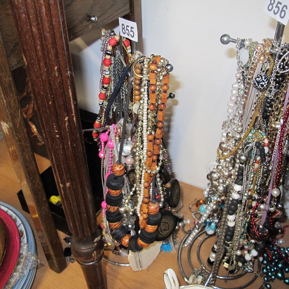 Lot 855: Costume jewellery
