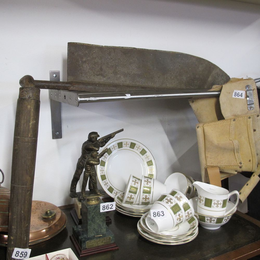 Lot 859: garden tool