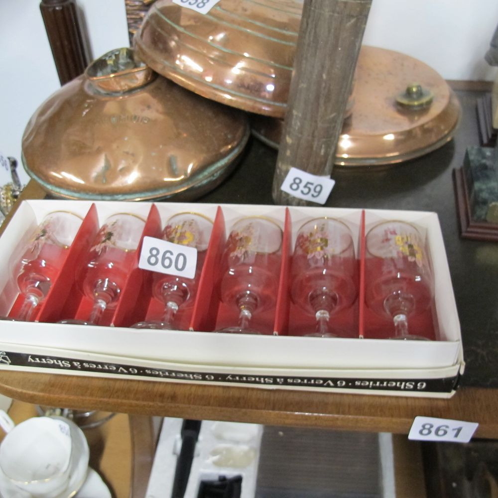 Lot 860: box of sherry glasses