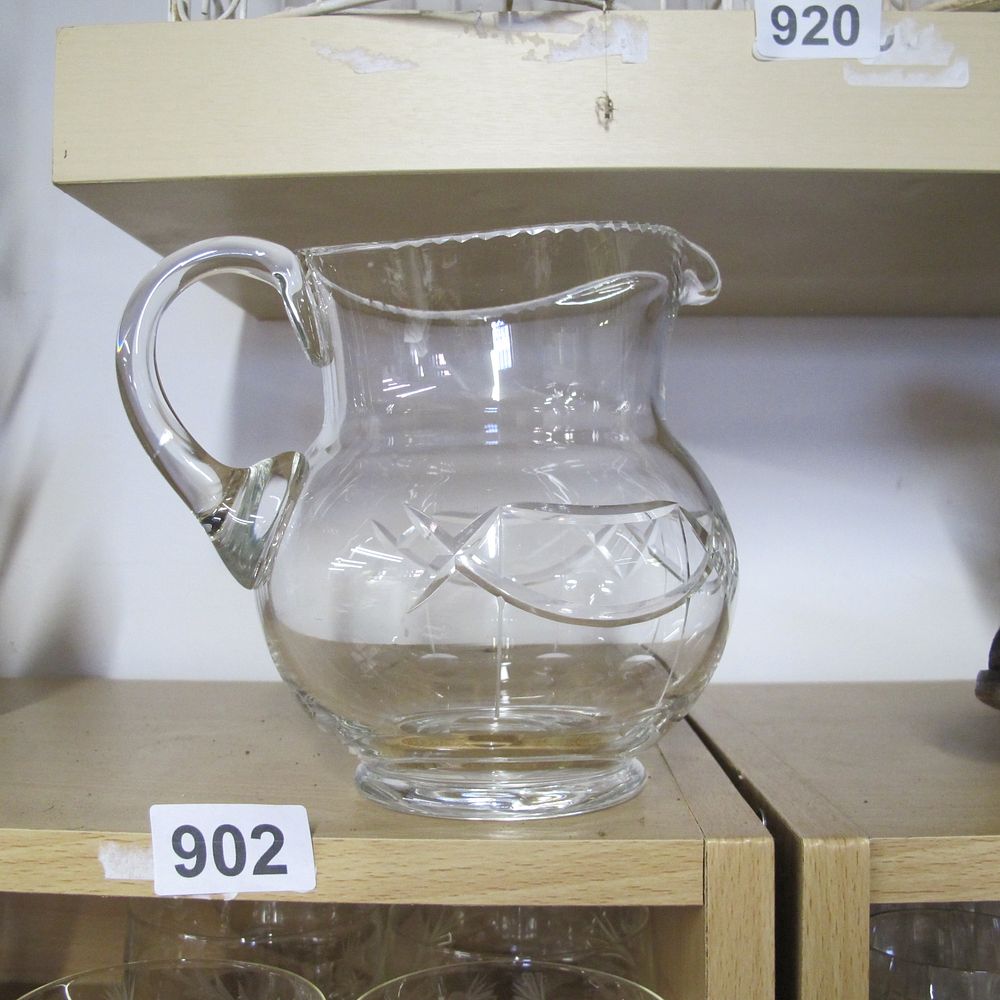 Lot 902: Jug