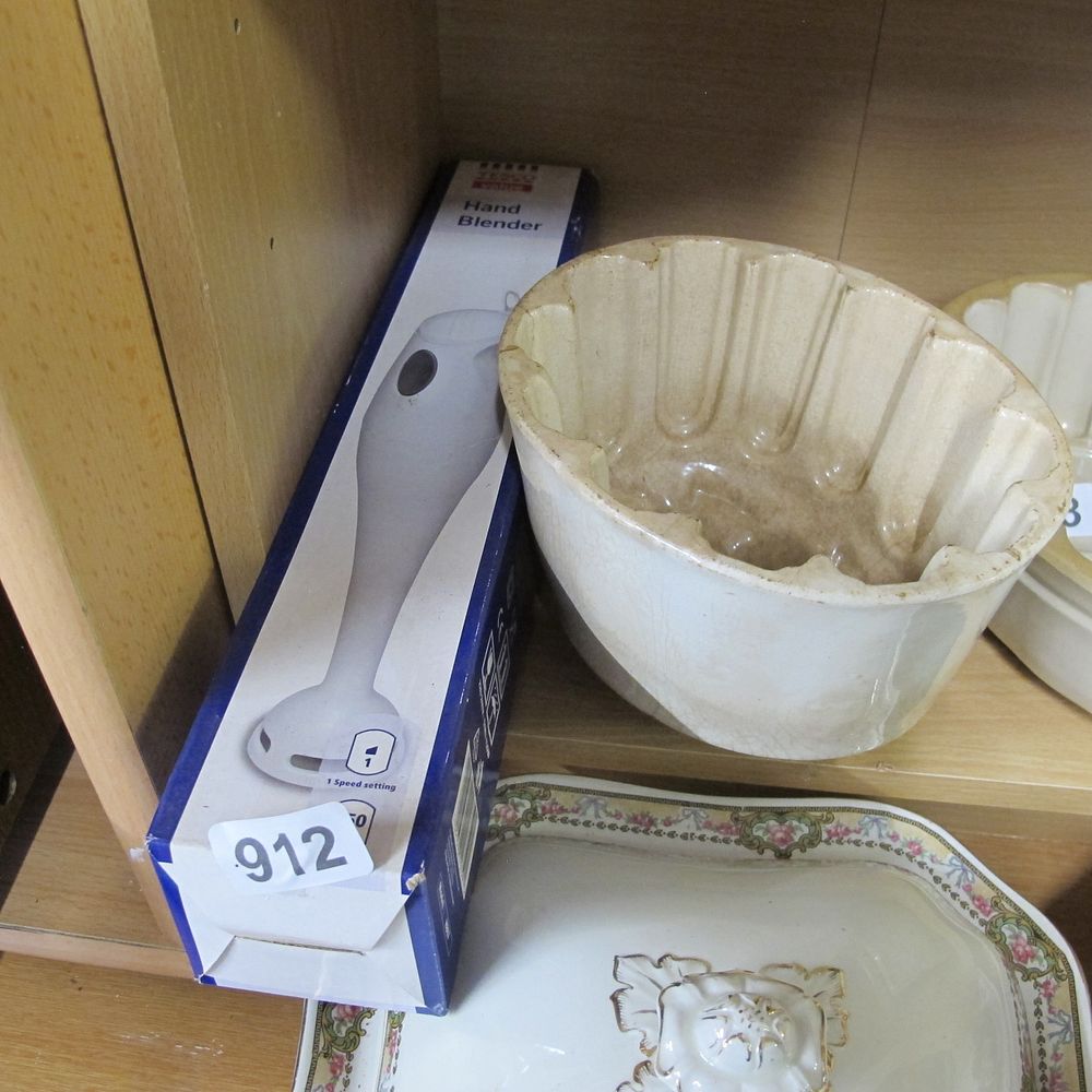 Lot 912: hand blender