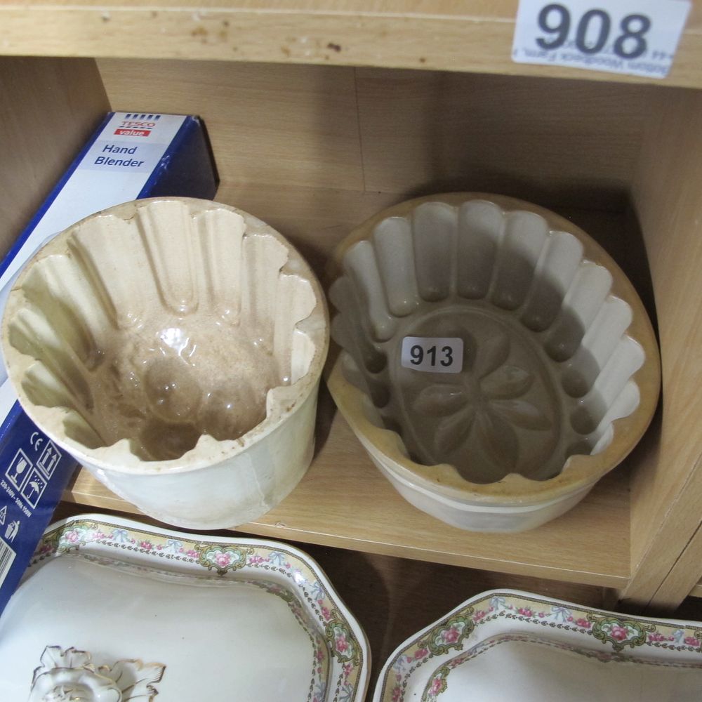 Lot 913: vintage jelly moulds