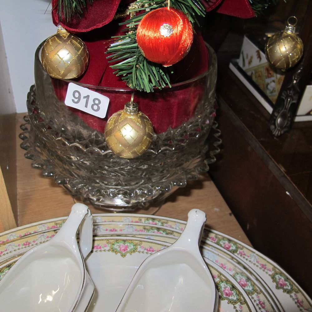 Lot 918: glass bowls