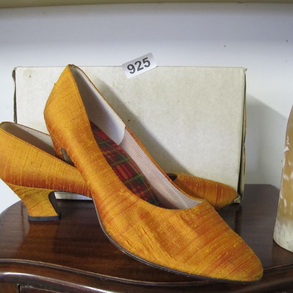 Lot 925: ladies shoes