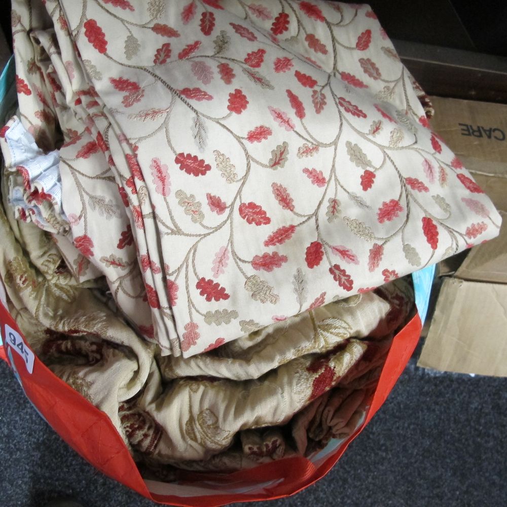 Lot 945: bag of curtains