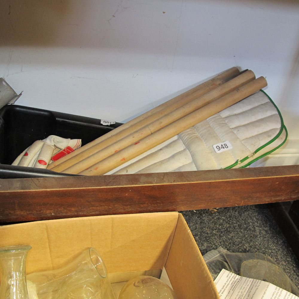 Lot 948: cricket gear