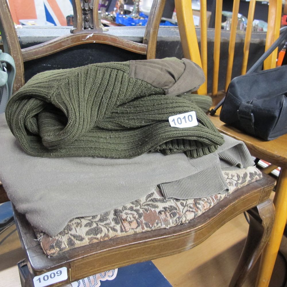 Lot 1010: military jumper etc