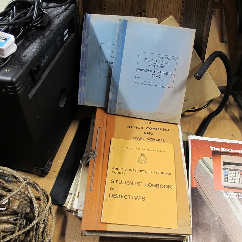 Lot 1022: A quantity of vintage RAF training materials