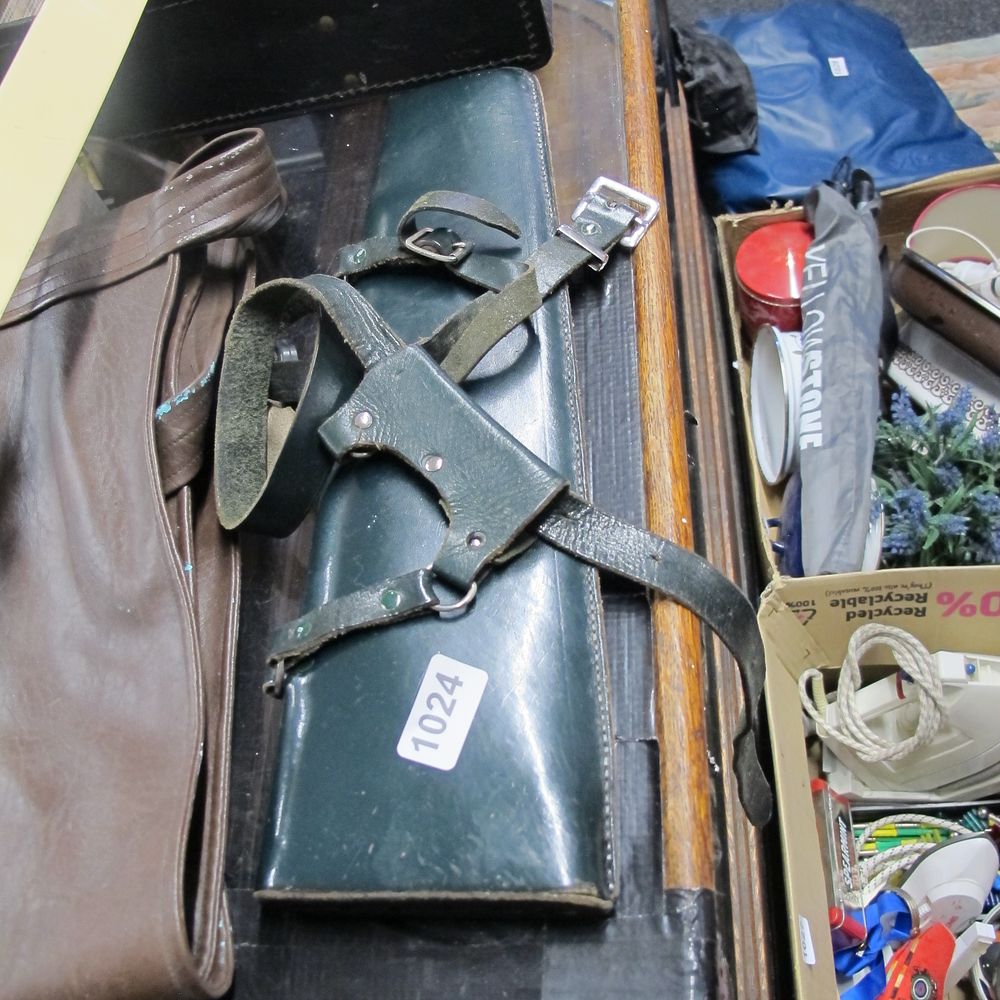 Lot 1024: A leather quiver
