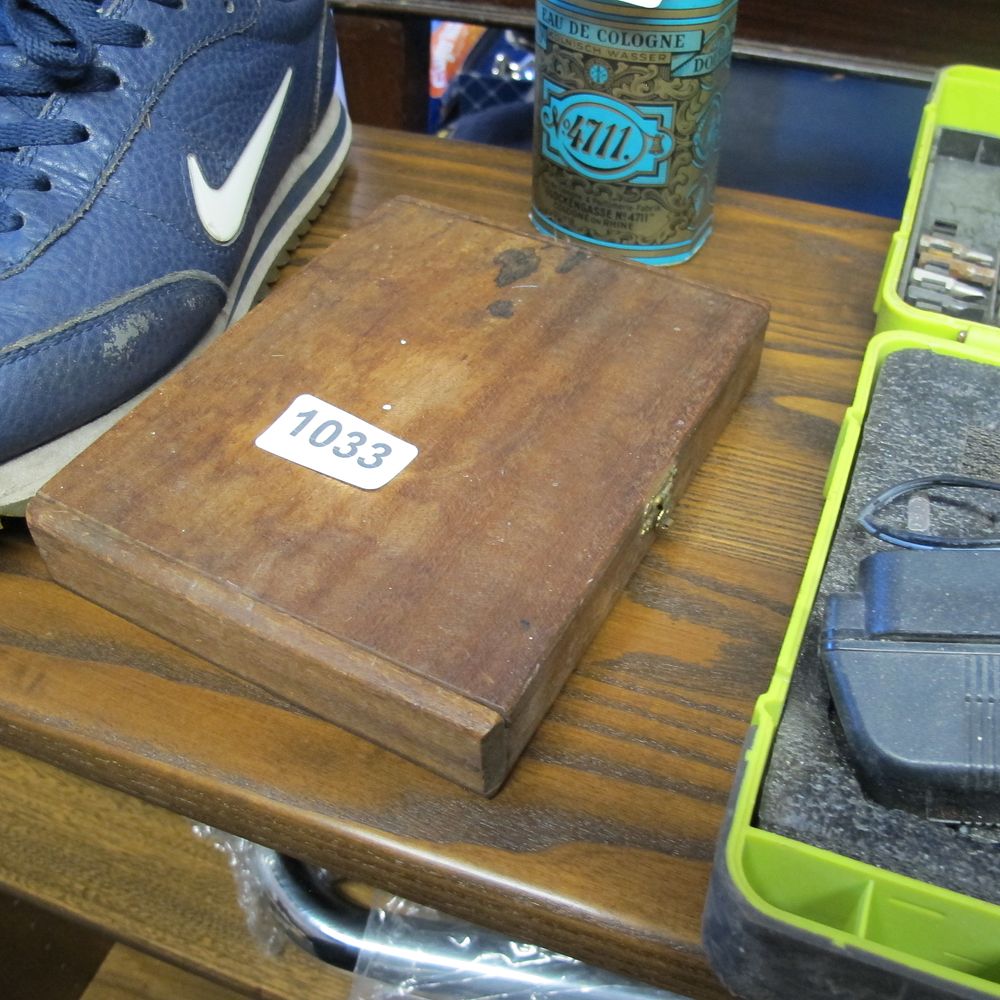 Lot 1033: Wooden cigar box