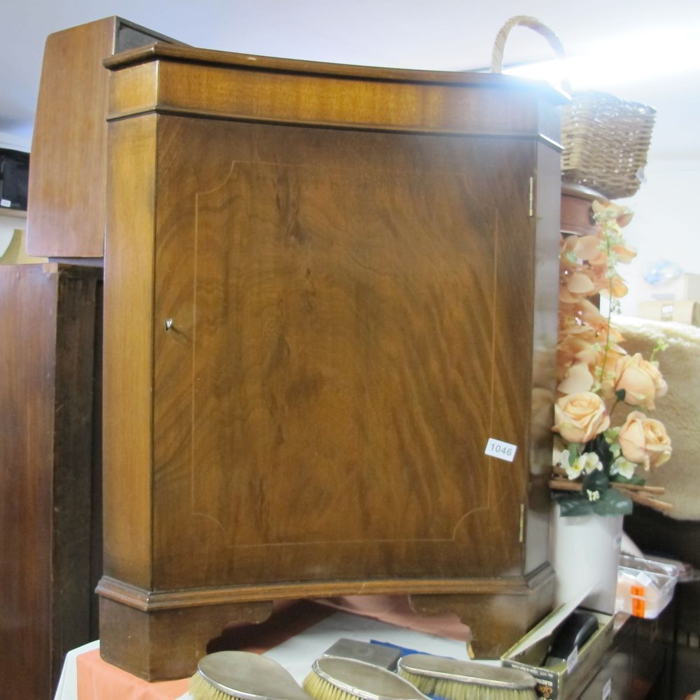 Lot 1046: Corner cupboard