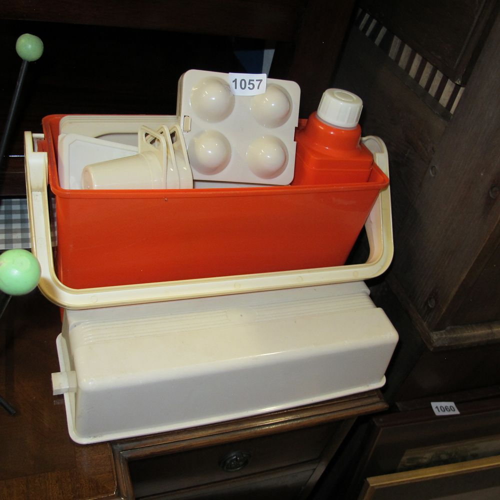Lot 1057: Plastic picnic set