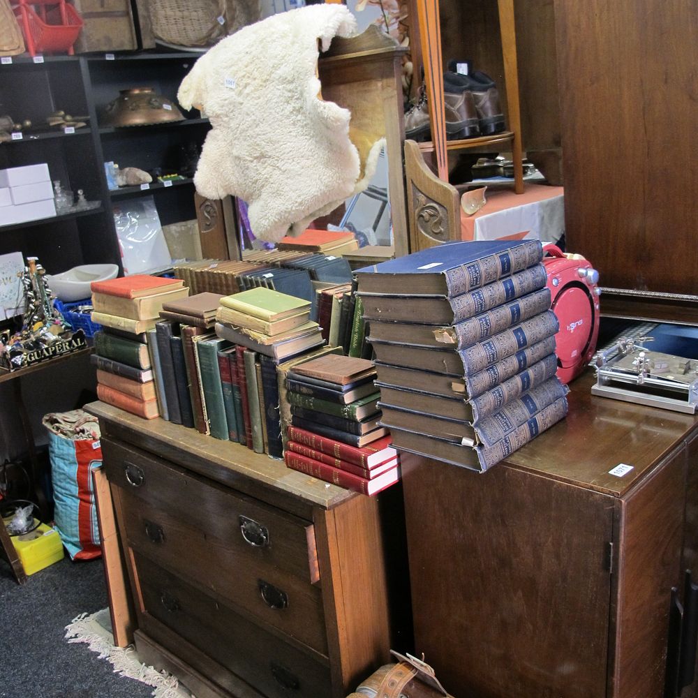 Lot 1062: dressing table