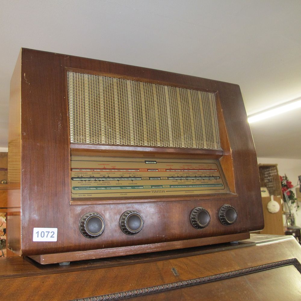 Lot 1072: Vintage Ferguson radio