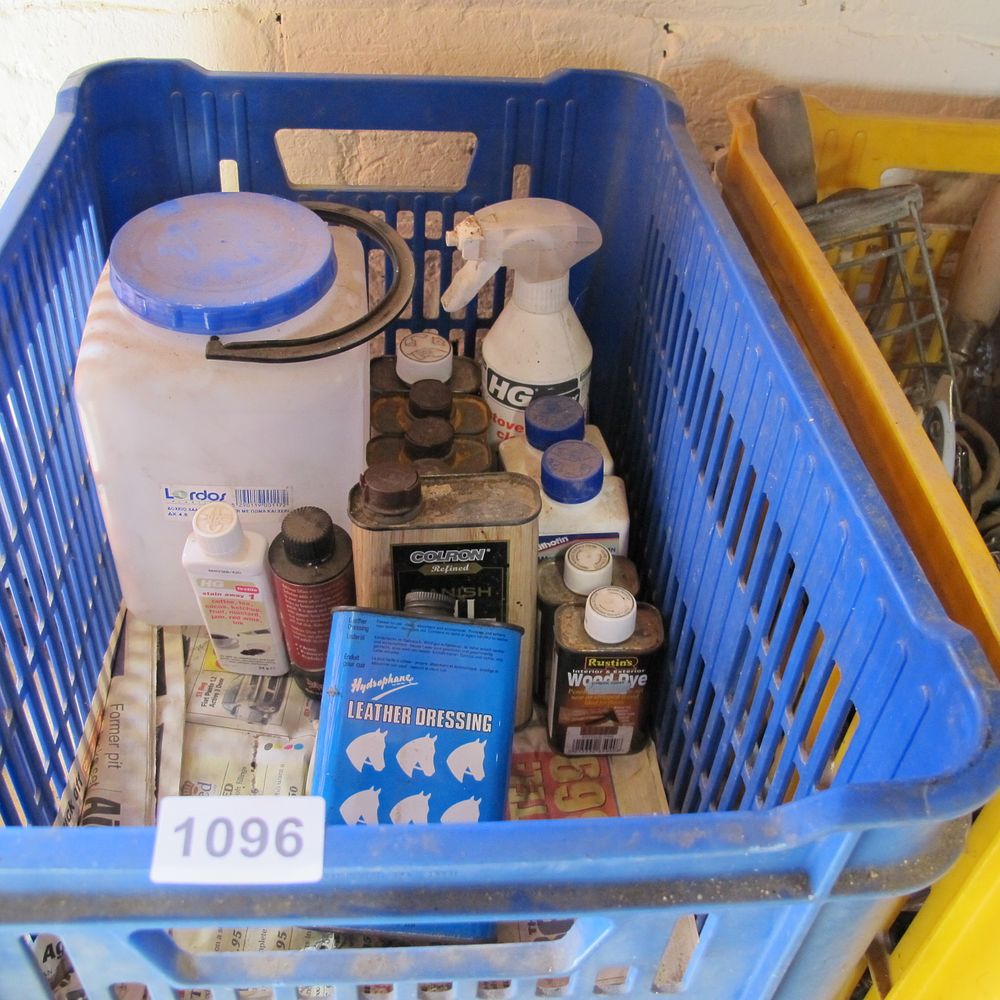 Lot 1096: Basket of wood dye etc