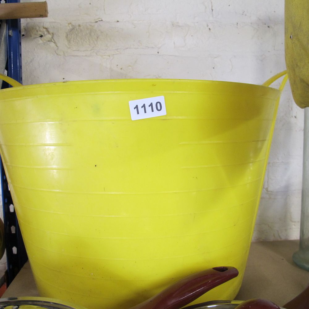 Lot 1110: builders tub