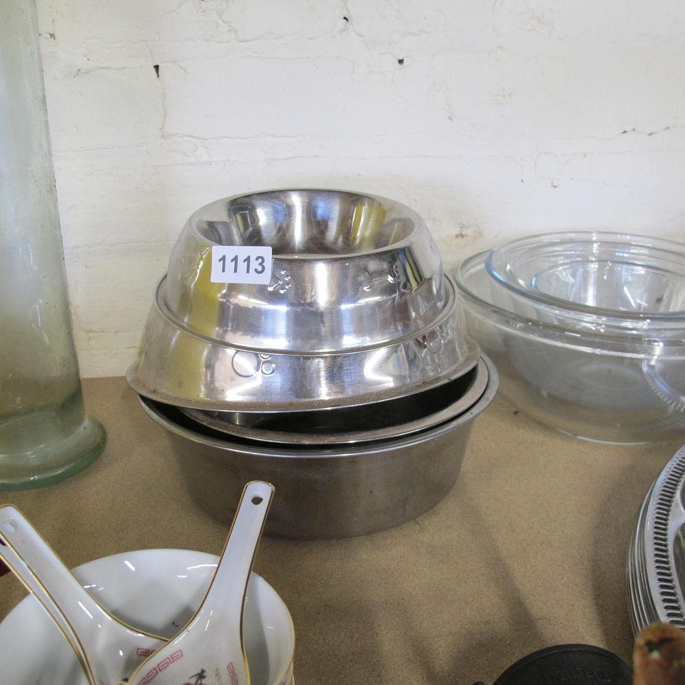Lot 1113: Animal food dishes