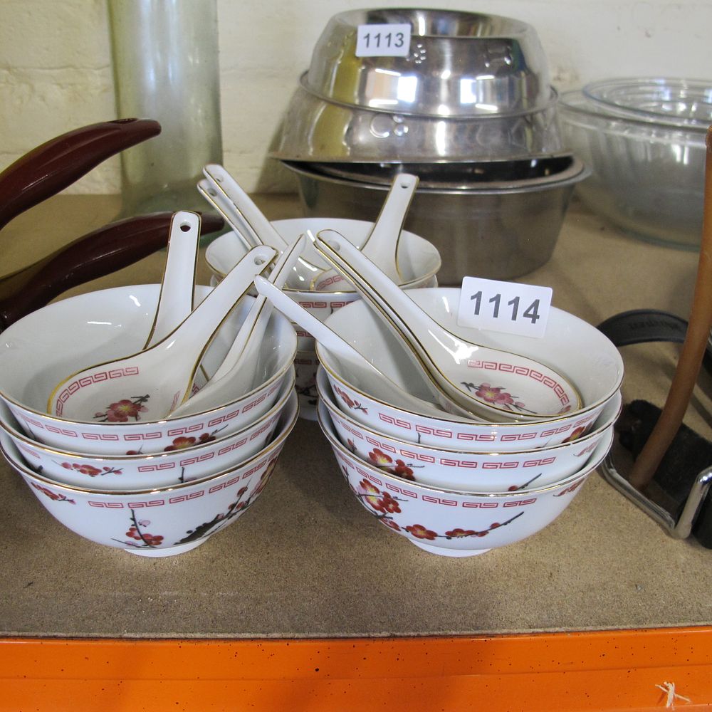 Lot 1114: Oriental bowls