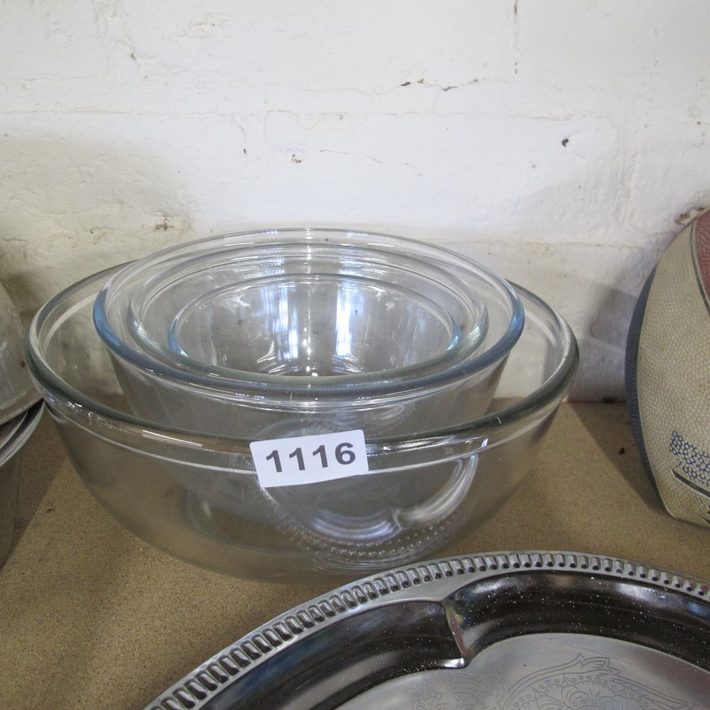 Lot 1116: glass bowls