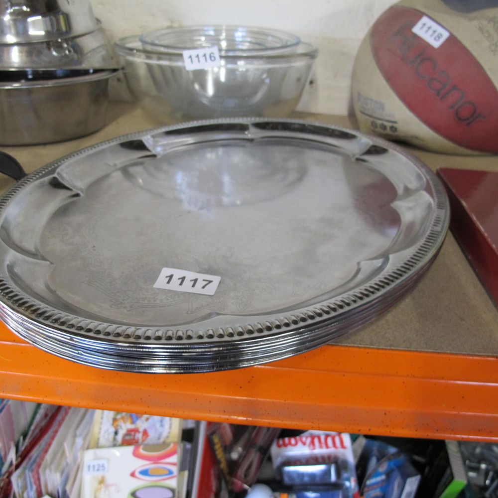 Lot 1117: serving platters