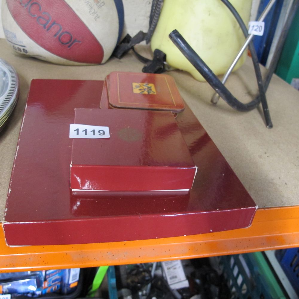 Lot 1119: Table mats and coasters