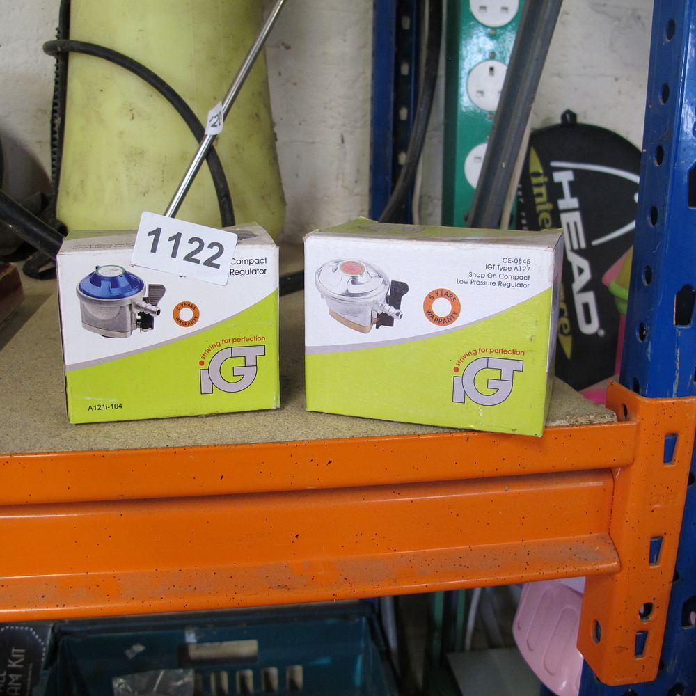 Lot 1122: 2 gas regulators
