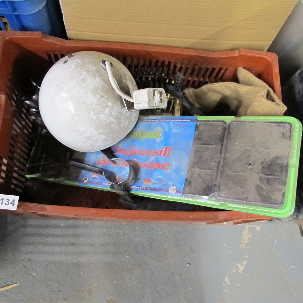 Lot 1134: Box of misc