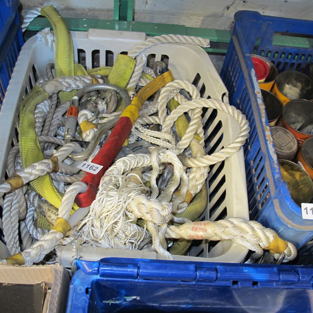 Lot 1162: tub of heavy duty ropes